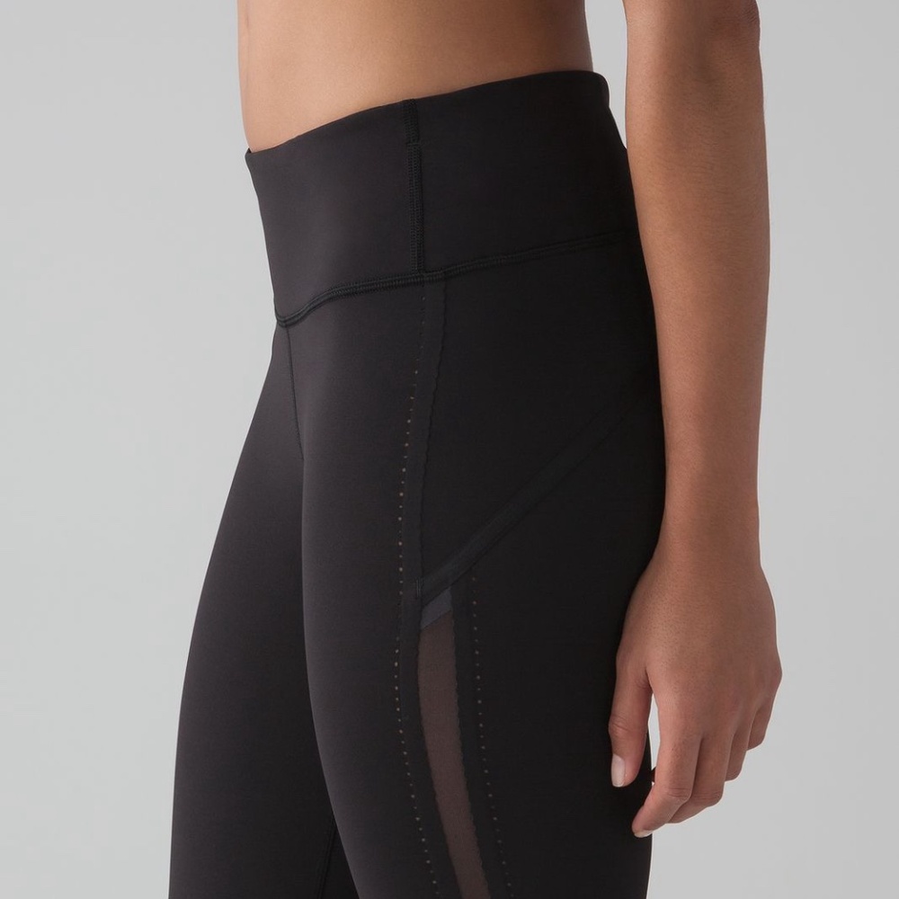 ✨3 for $50✨ Lululemon Smooth Stride Crop Leggings Black Womens Mesh Accent